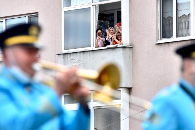Trabzon'da bayram sürprizi, telefonu alan cama koştu 2