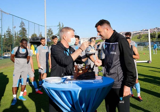 Trabzonspor idmanda Hüseyin Çimşir için doğum günü kutlaması yaptı. 26 Mayıs 2020 4