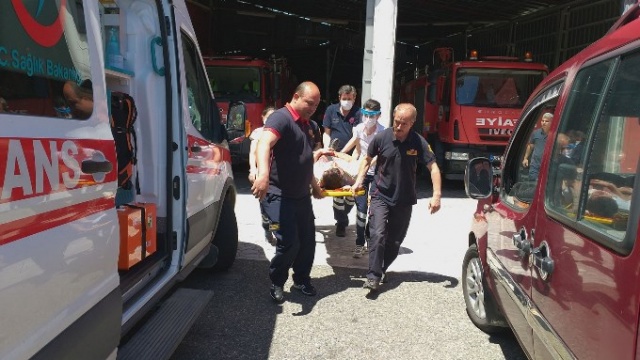 Artvin'de freni boşalan otomobil itfaiye araç parkına girdi 5