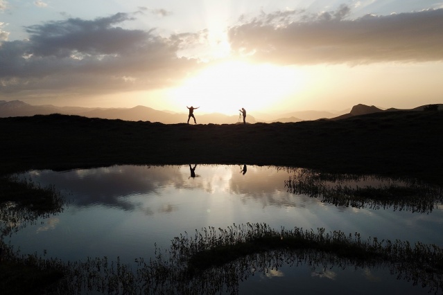 Dipsiz gölün güzelliği büyülüyor 6