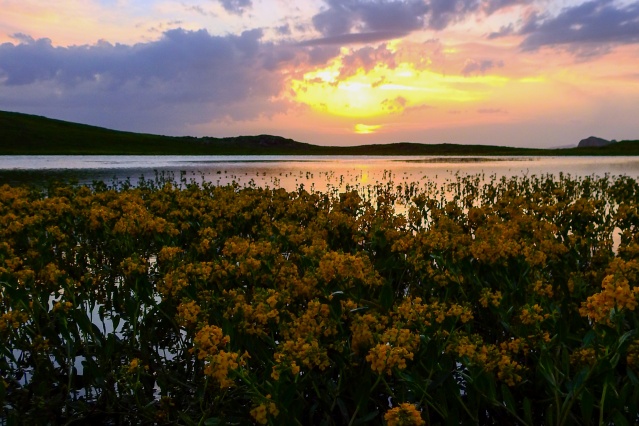 Dipsiz gölün güzelliği büyülüyor 9