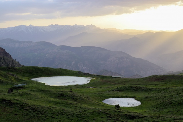 Dipsiz gölün güzelliği büyülüyor 10
