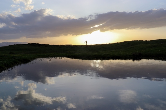 Dipsiz gölün güzelliği büyülüyor 4