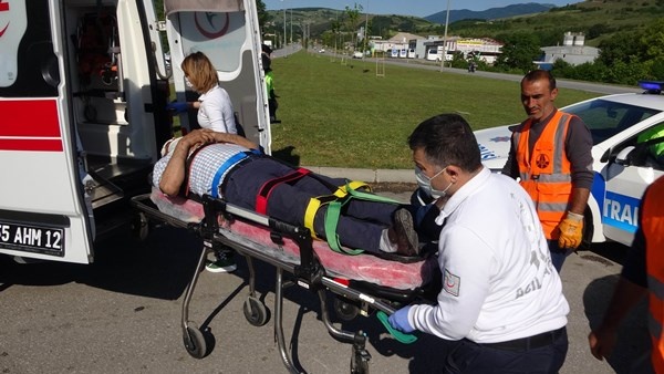 65 yaş üstü annesini Trabzon'a getirirken kaza yaptı 3