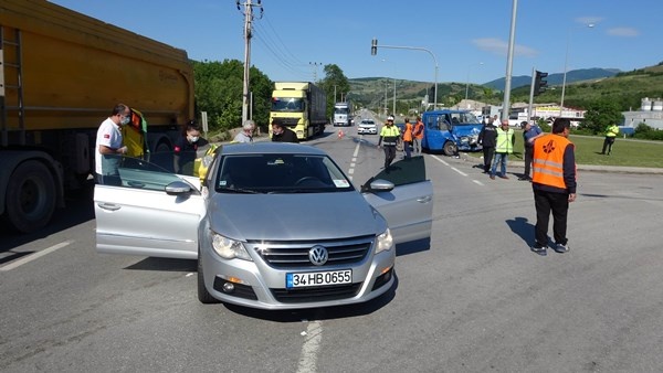 65 yaş üstü annesini Trabzon'a getirirken kaza yaptı 4