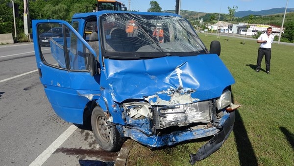 65 yaş üstü annesini Trabzon'a getirirken kaza yaptı 8