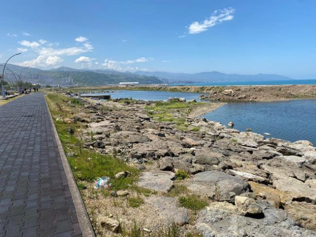 Trabzon'da güzel havayı gören sahile koştu 4