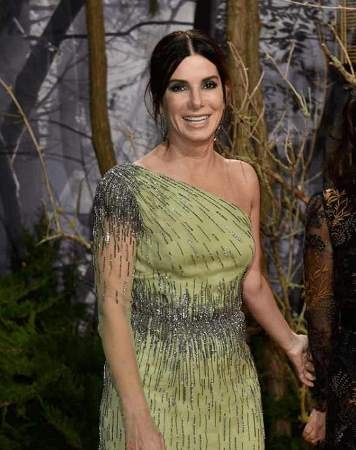 Sandra Bullock genç görünmek için çocuk derisi enjekte ettiriyor 3
