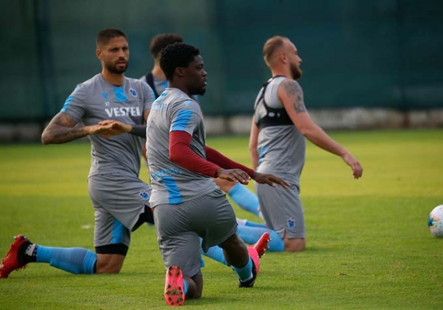 Trabzonspor Hüseyin Cimşir yönetiminde taktik çalışması yaptı. 15