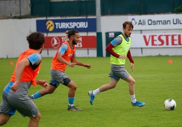 Trabzonspor Hüseyin Cimşir yönetiminde taktik çalışması yaptı. 16