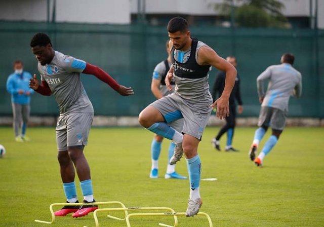 Trabzonspor Hüseyin Cimşir yönetiminde taktik çalışması yaptı. 10