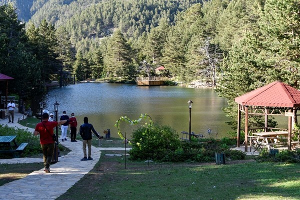 Korona virüs tedbirleri alınan tabiat harikası Limni Gölü ziyaretçilerini bekliyor 3