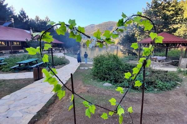 Korona virüs tedbirleri alınan tabiat harikası Limni Gölü ziyaretçilerini bekliyor 13