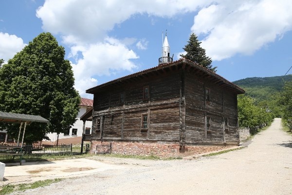 Trabzonlu ustalar tek çivi çakmadan yaptı, 136 yıldır ayakta 12