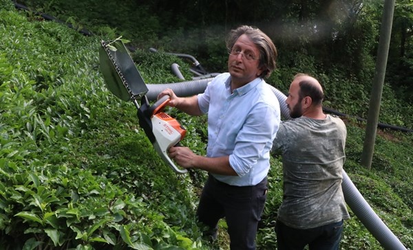 Rizeli'nin zekası iş başında! Çay toplamak çile olmaktan çıktı 7