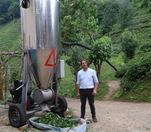 Rizeli'nin zekası iş başında! Çay toplamak çile olmaktan çıktı 10