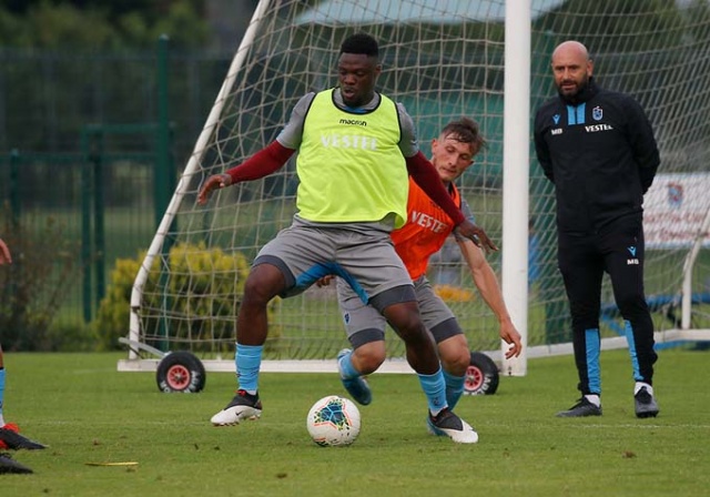 Trabzonspor'da  27. haftada oynanacak Göztepe maçı hazırlıkları devam ediyor. 7