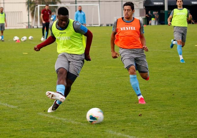 Trabzonspor'da  27. haftada oynanacak Göztepe maçı hazırlıkları devam ediyor. 9