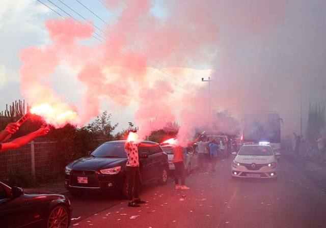 Taraftarlar Trabzonspor'u böyle uğurladı 5