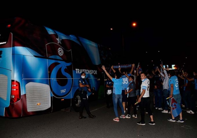 Trabzonspor'a İzmir'de coşkulu karşılama 3