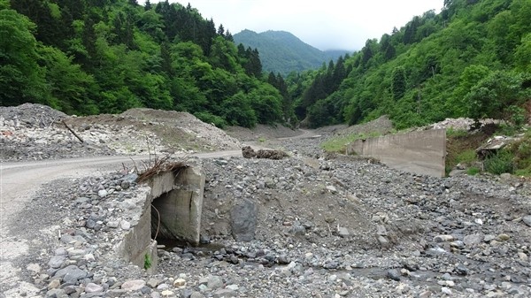 Trabzon'da selin vurduğu Çamlıktepe yaralarının sarılmasını bekliyor 9
