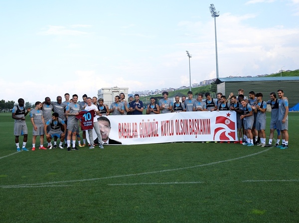 Başkan Ağaoğlu’na antrenman öncesi duygulandıran sürpriz 5