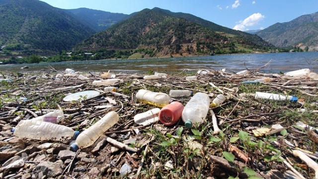 Baraj gölü çöplüğe döndü 7