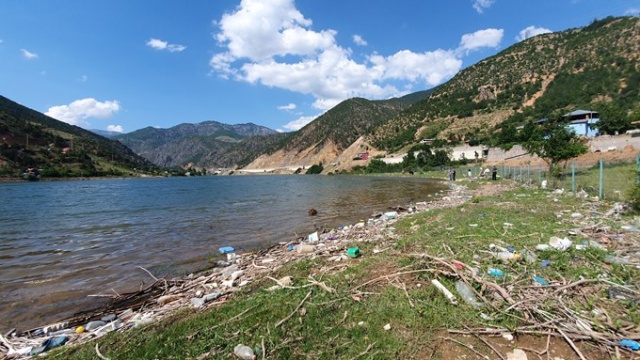 Baraj gölü çöplüğe döndü 3