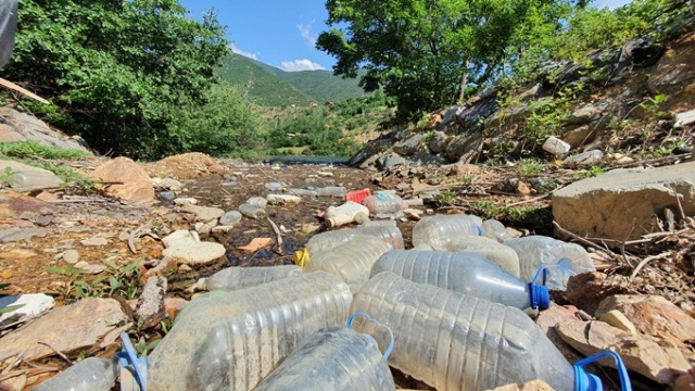 Baraj gölü çöplüğe döndü 15
