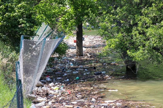 Baraj gölü çöplüğe döndü 8