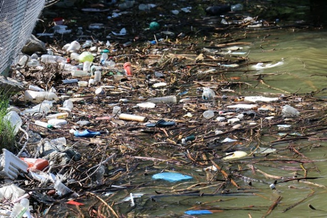 Baraj gölü çöplüğe döndü 1