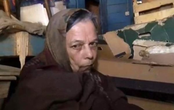 Kızını 26 yıldır kedi mamasıyla besliyor, 14 yıldır banyo yaptırmıyor 3