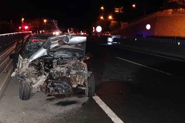 Trabzon Gümüşhane yolunda kaza! Otomobil hurdaya döndü 2