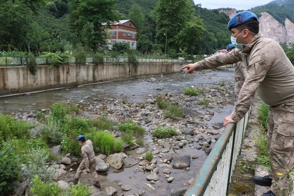 İkranur için köy didik didik aranıyor. Foto Galeri. 6