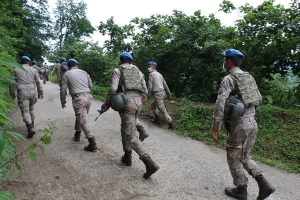İkranur için köy didik didik aranıyor. Foto Galeri. 8