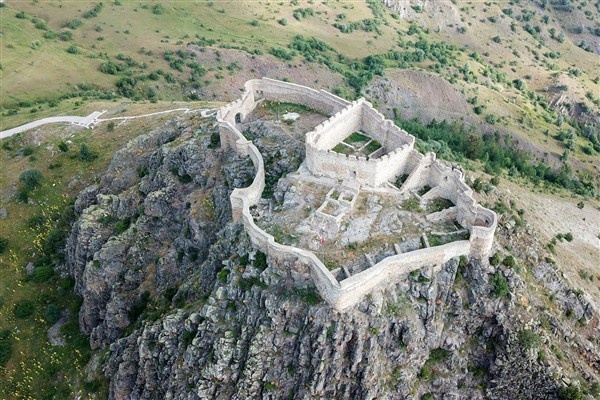 Gümüşhane'nin kaleleri büyülüyor 9