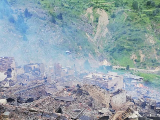 Vali Açıkladı! Artvin'e bir mahalle tamamen yandı 2
