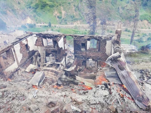 Vali Açıkladı! Artvin'e bir mahalle tamamen yandı 10