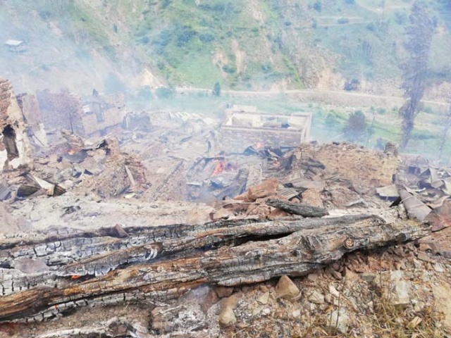 Vali Açıkladı! Artvin'e bir mahalle tamamen yandı 11