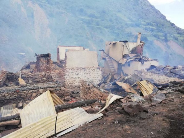 Vali Açıkladı! Artvin'e bir mahalle tamamen yandı 3