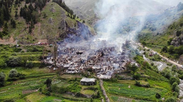 Vali Açıkladı! Artvin'e bir mahalle tamamen yandı 5