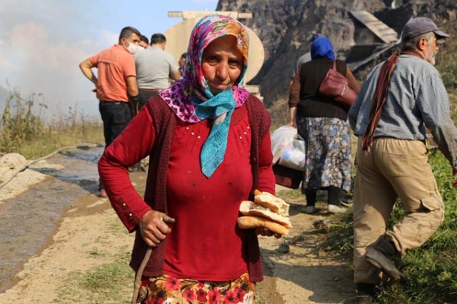 Vali Açıkladı! Artvin'e bir mahalle tamamen yandı 16