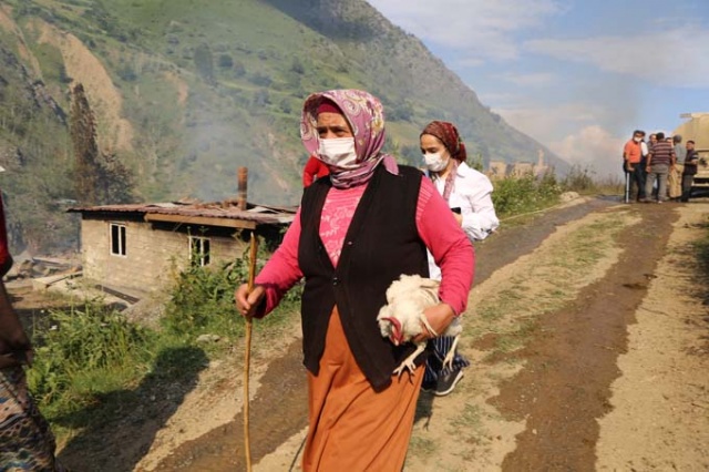 Vali Açıkladı! Artvin'e bir mahalle tamamen yandı 17