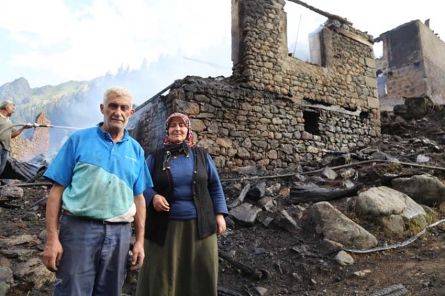 Vali Açıkladı! Artvin'e bir mahalle tamamen yandı 19