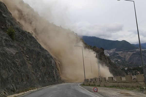 Görenler heyelan sandı ama bakın ne yapıyorlar 10