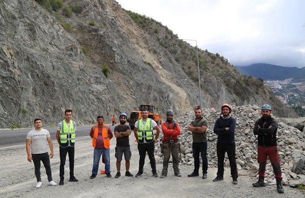 Görenler heyelan sandı ama bakın ne yapıyorlar 13
