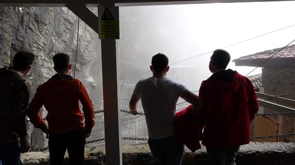 Sümela tamamen açılmamasına rağmen ziyaretçi akınına uğruyor 3