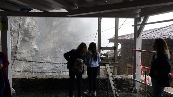 Sümela tamamen açılmamasına rağmen ziyaretçi akınına uğruyor 6