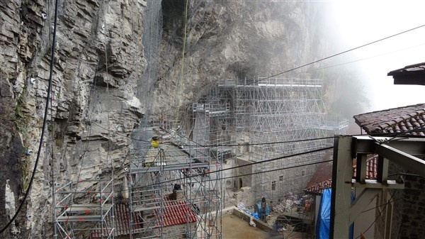 Sümela tamamen açılmamasına rağmen ziyaretçi akınına uğruyor 13