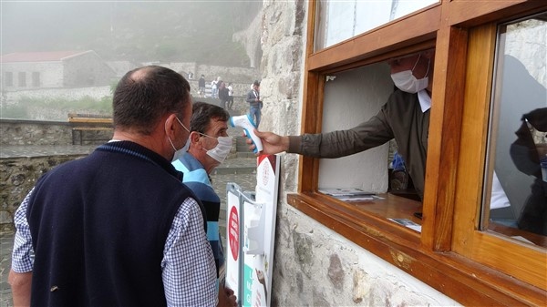 Sümela tamamen açılmamasına rağmen ziyaretçi akınına uğruyor 7